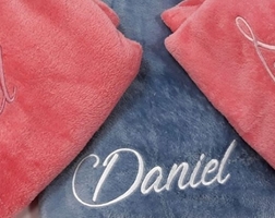 toallas de playa personalizadas con nombre bordado en coolngo
